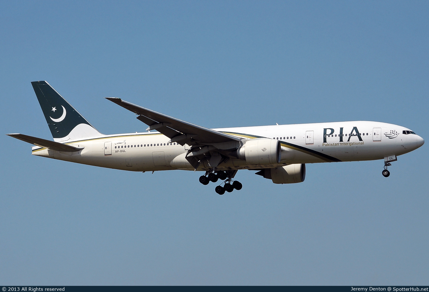 Photo of AP-BGL - Boeing 777-240(ER) operated by PIA Pakistan International Airlines