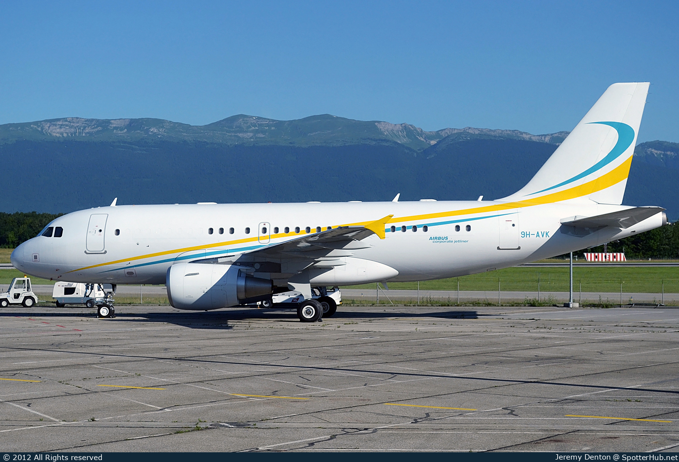 Photo of 9H-AVK - Airbus A319-115(CJ) operated by Comlux Aviation Malta