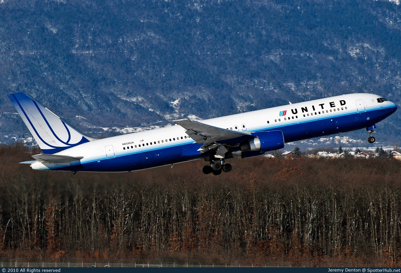 Photo of N658UA - Boeing 767-322(ER) operated by United Airlines