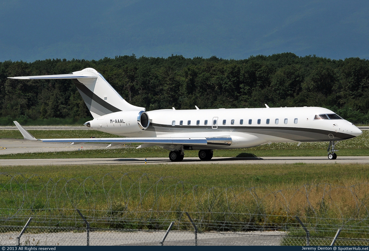 Photo of M-AAAL - Bombardier Global 6000 operated by Private