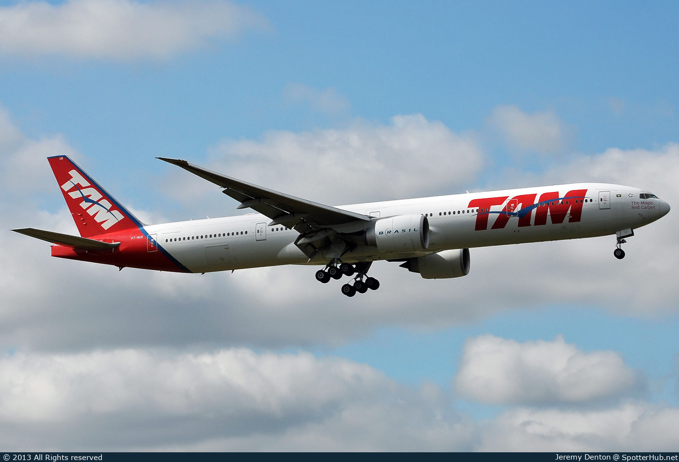 Photo of PT-MUD - Boeing 777-32W(ER) operated by TAM Linhas Aéreas