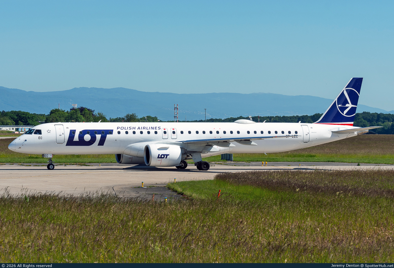 Photo of SP-LEC - Embraer ERJ-195-E2 operated by LOT Polish Airlines