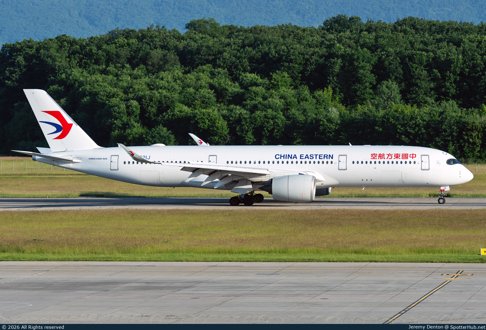 Photo of B-321J - Airbus A350-941 operated by China Eastern Airlines