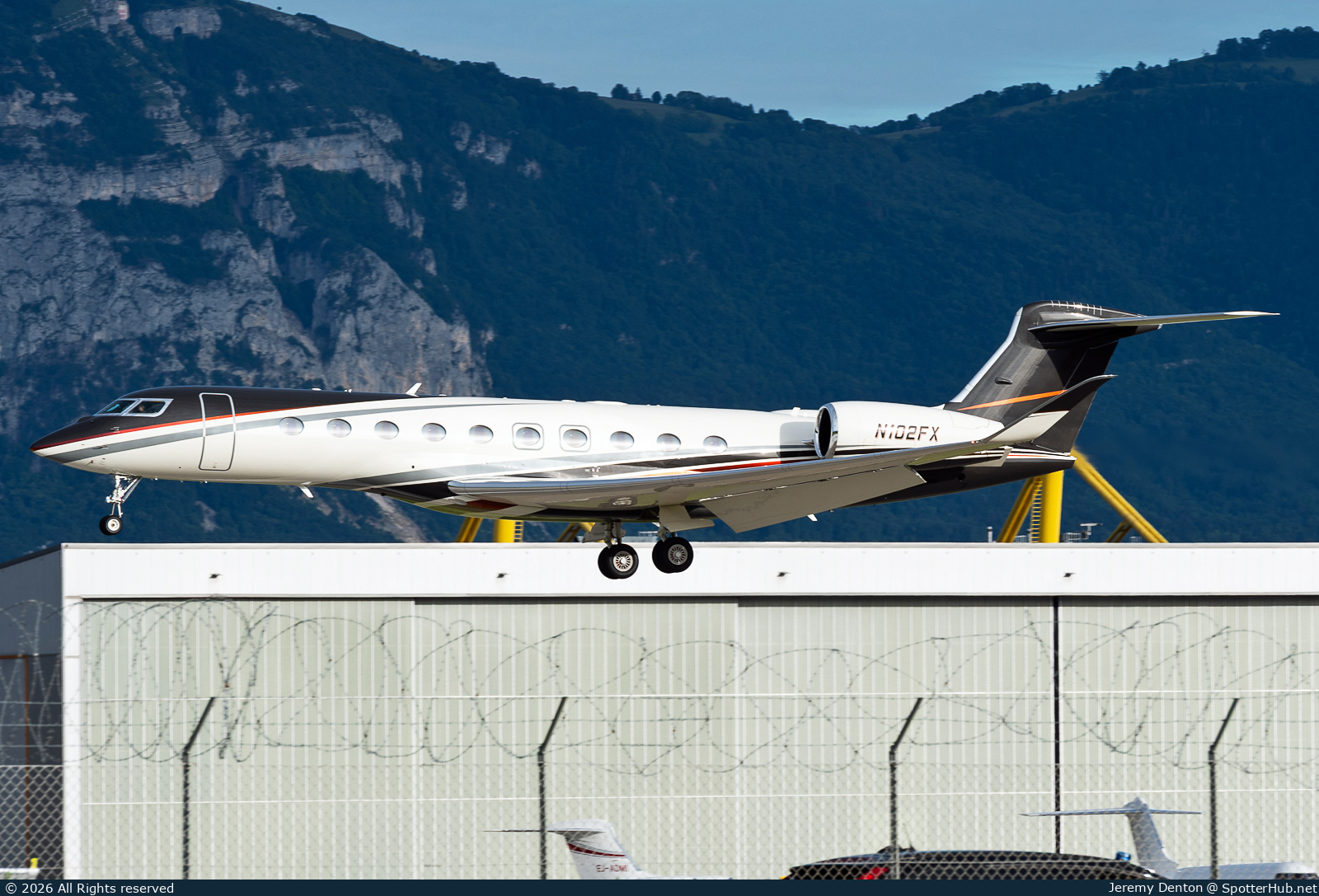 Photo of N102FX - Gulfstream G700 operated by Flexjet