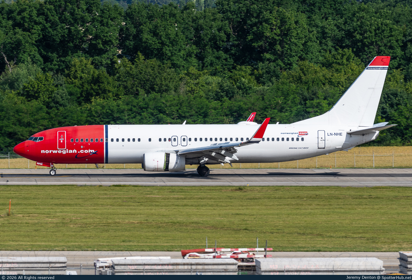 Photo of LN-NHE - Boeing 737-8JP operated by Norwegian Air Shuttle