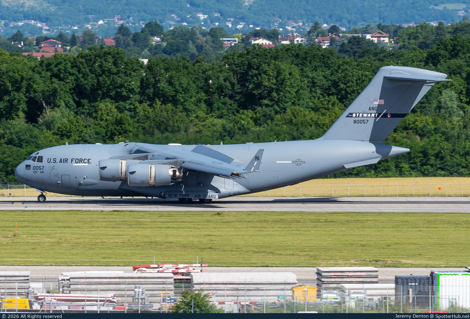Photo of 98-0057 - Boeing C-17A Globemaster III operated by US Air Force