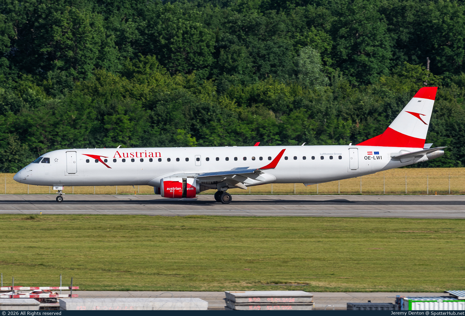 Photo of OE-LWI - Embraer ERJ-195LR operated by Austrian Airlines