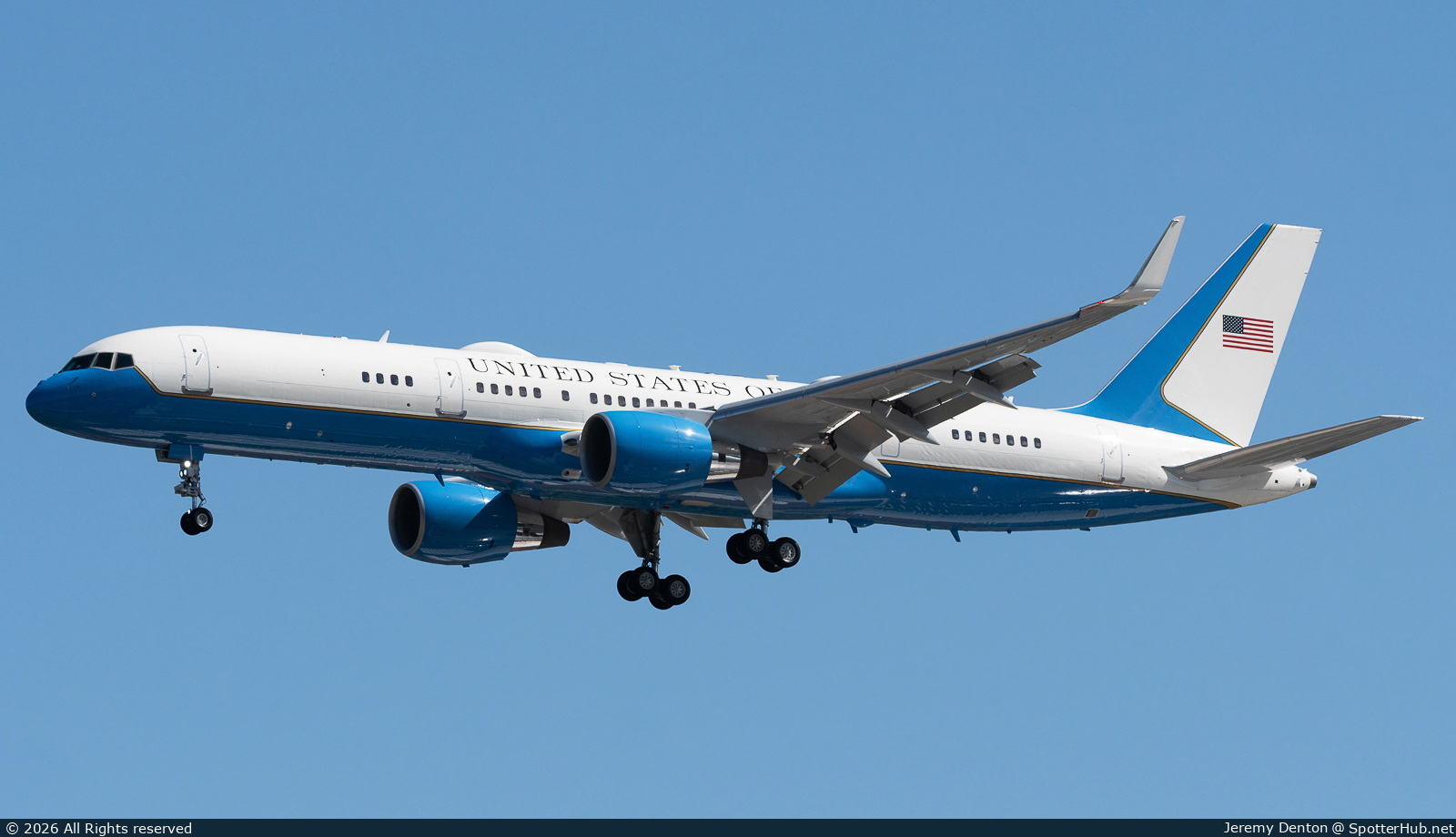 Photo of 09-0016 - Boeing C-32A operated by US Air Force