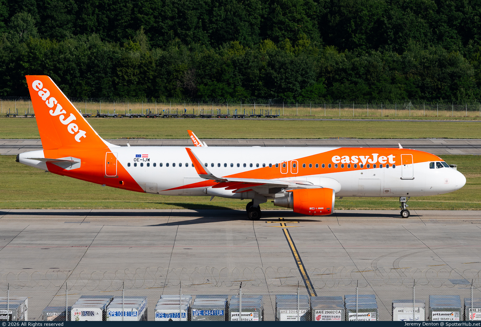 Photo of OE-IJW - Airbus A320-214 operated by easyJet Europe