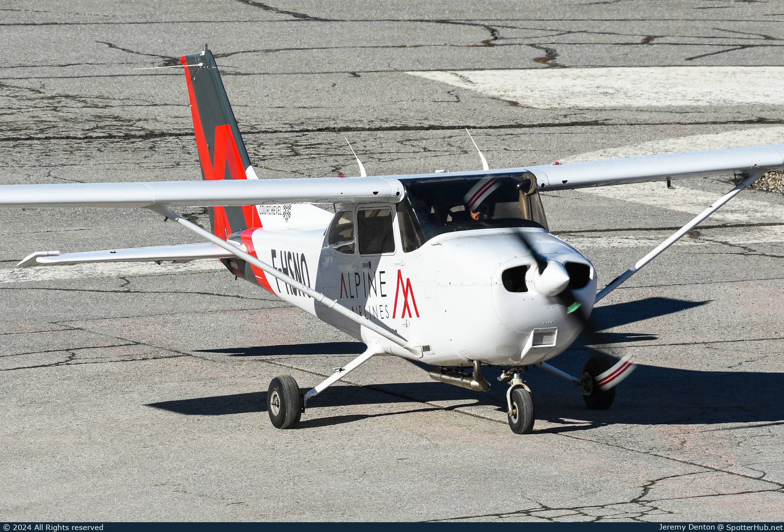 Photo of F-HSNO - Cessna 172R Skyhawk operated by Alpine Airlines