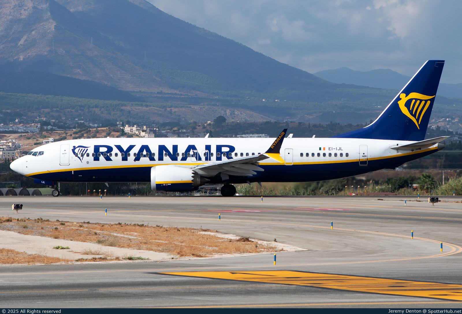 Photo of EI-IJL - Boeing 737 MAX 8-200 operated by Ryanair
