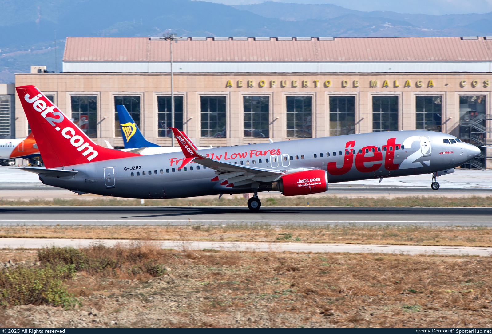 Photo of G-JZBX - Boeing 737-8HX operated by Jet2