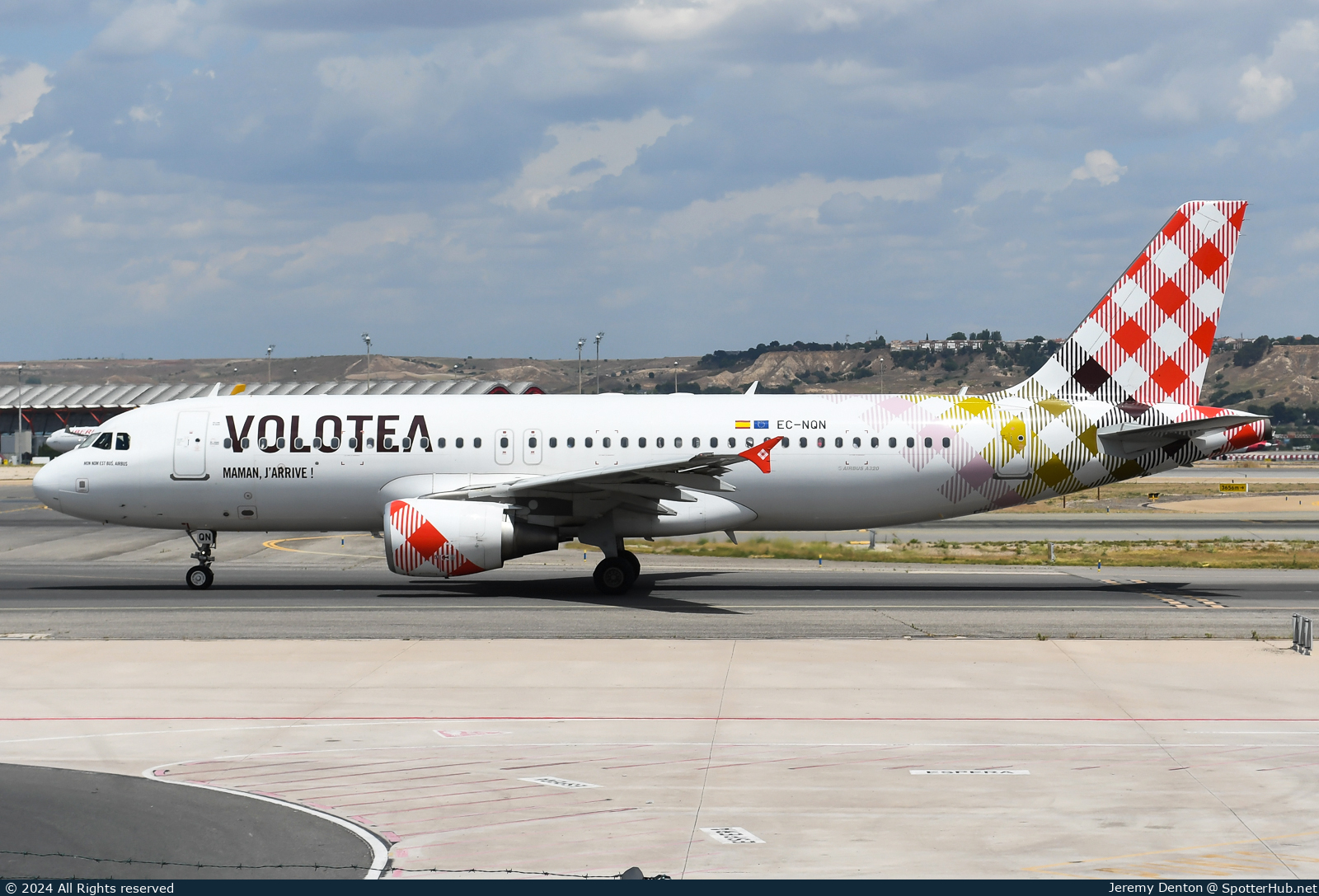 Photo of EC-NQN - Airbus A320-214 operated by Volotea