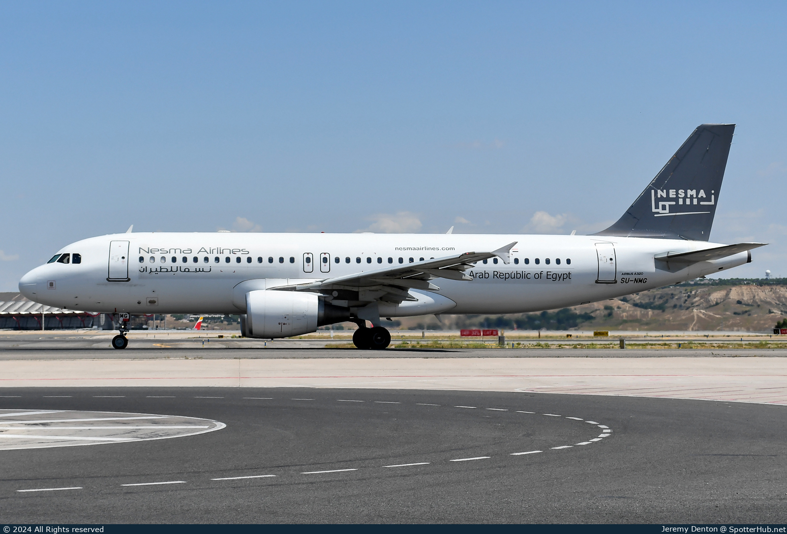 Photo of SU-NMG - Airbus A320-214 operated by Nesma Airlines