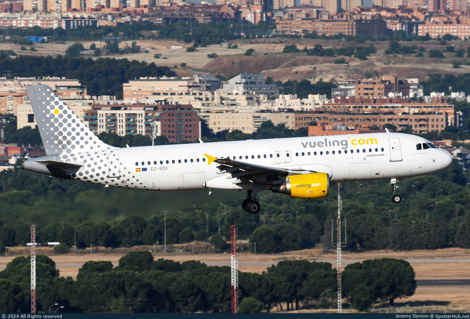 Photo of EC-KDX - Airbus A320-216 operated by Vueling