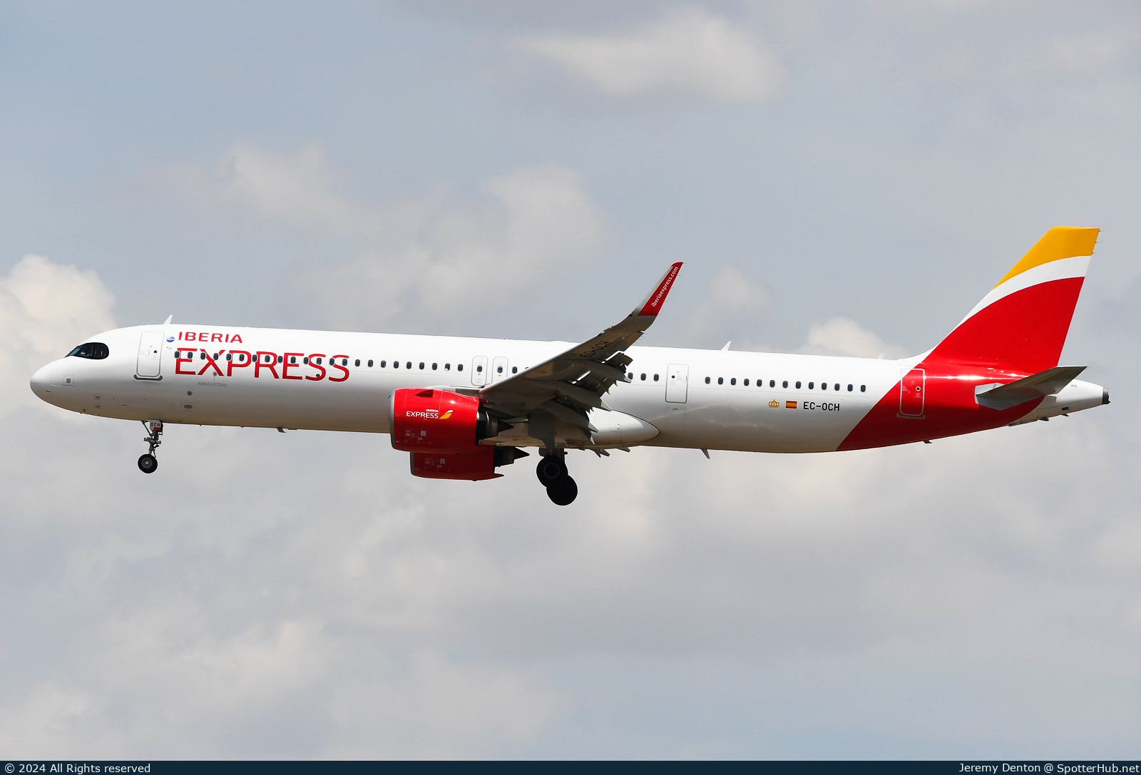 Photo of EC-OCH - Airbus A321-271NX operated by Iberia Express