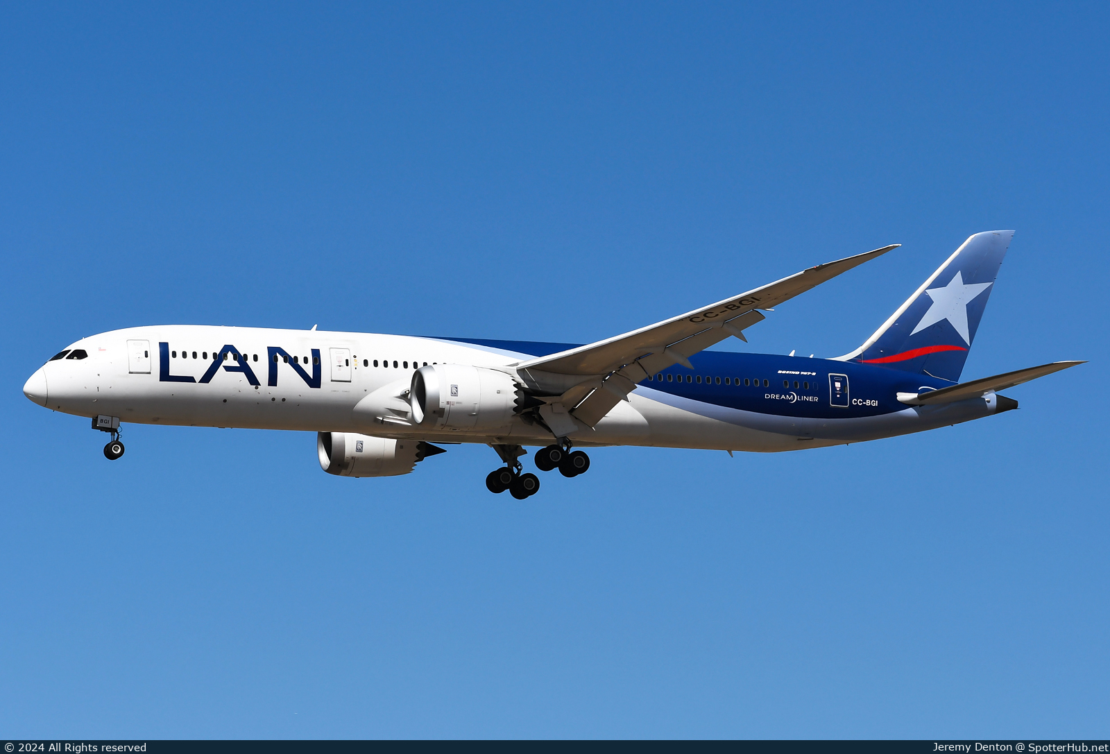 Photo of CC-BGI - Boeing 787-9 Dreamliner operated by LAN Airlines