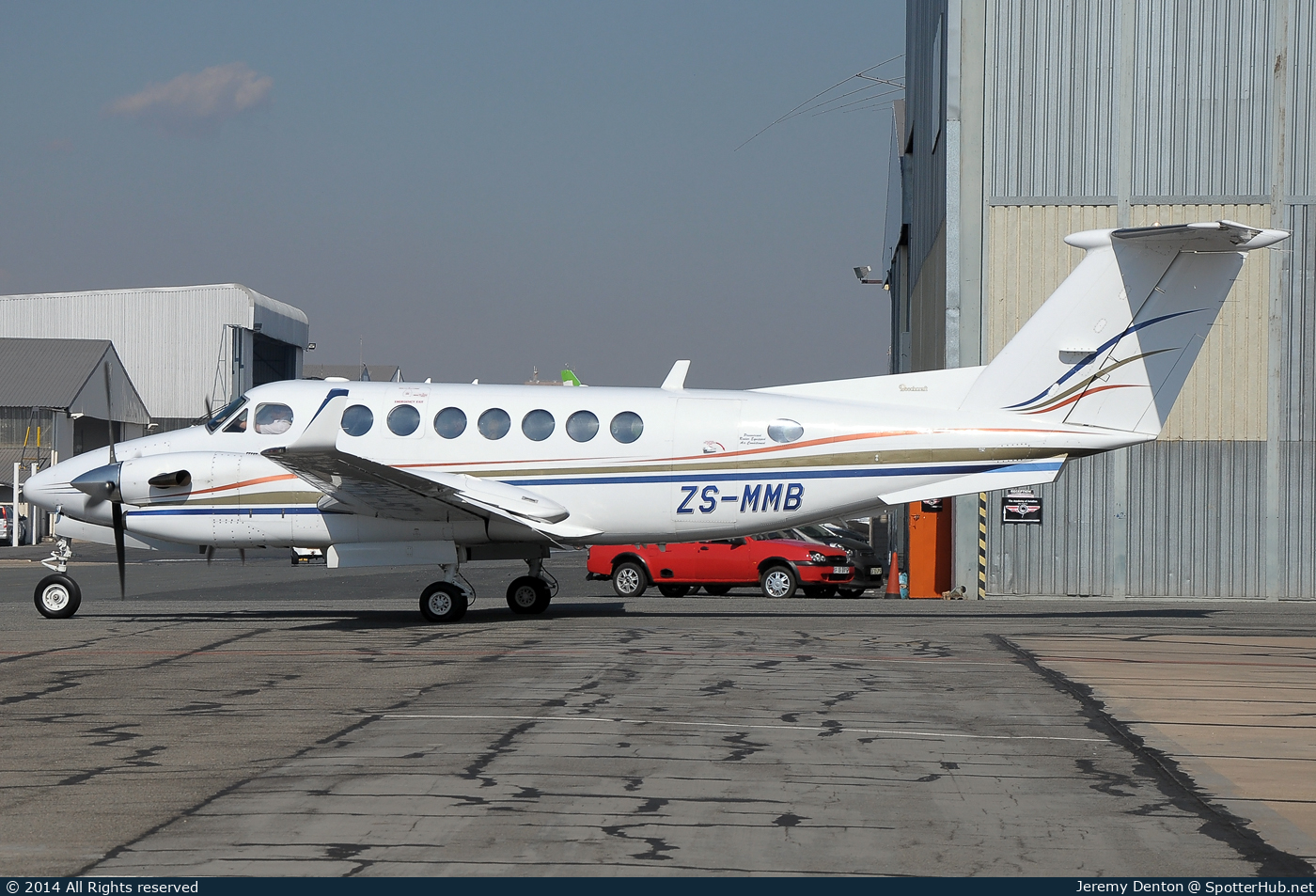 Photo of ZS-MMB - Beechcraft B300 Super King Air 350 operated by Private