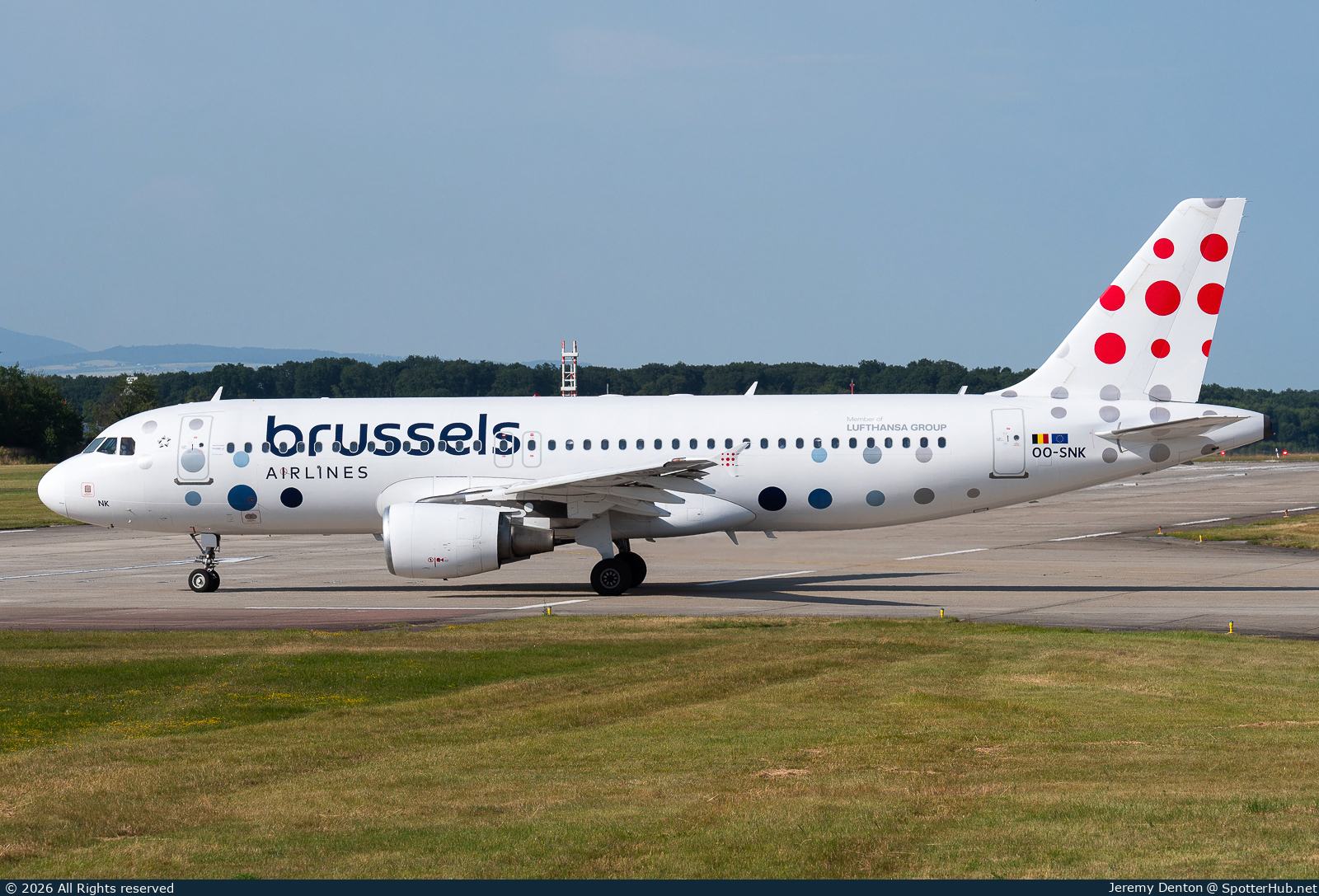 Photo of OO-SNK - Airbus A320-214 operated by Brussels Airlines