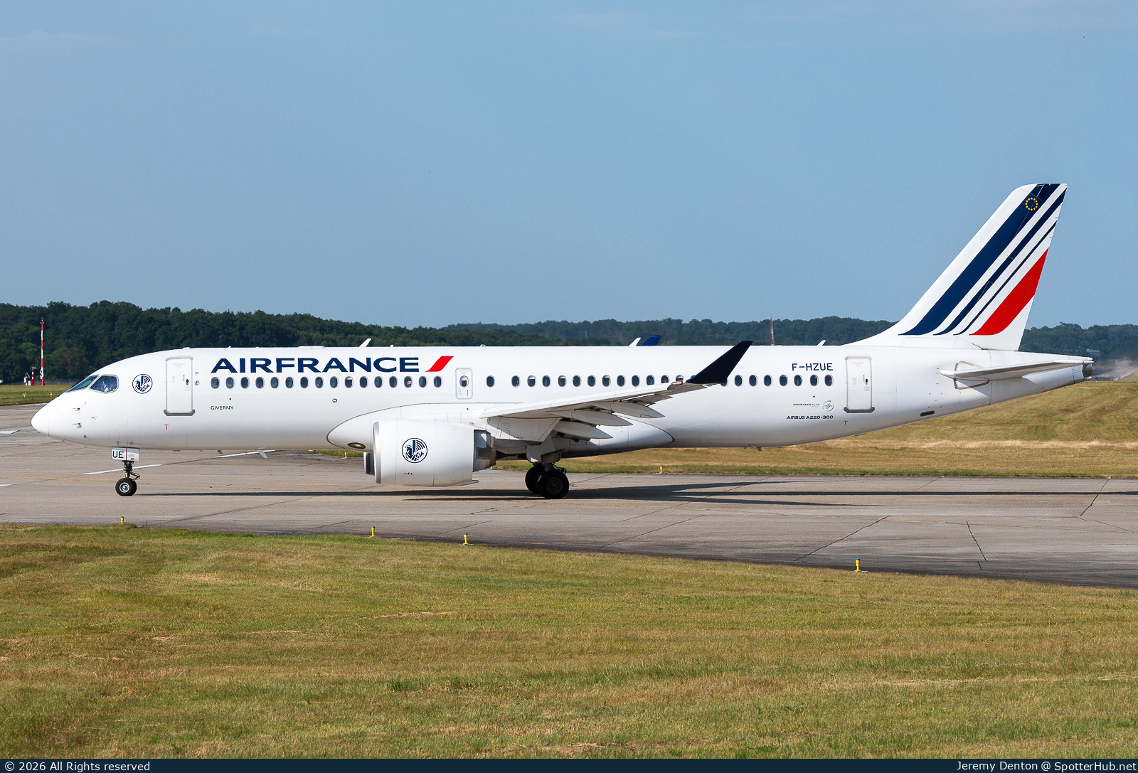 Photo of F-HZUE - Airbus A220-300 operated by Air France