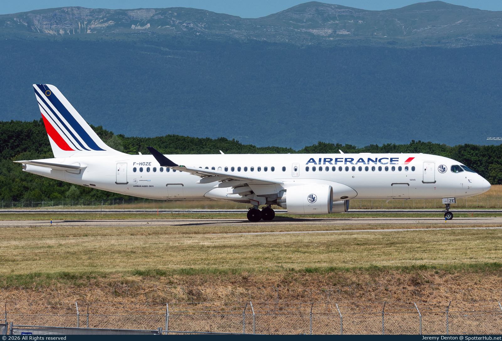 Photo of F-HOZE - Airbus A220-300 operated by Air France