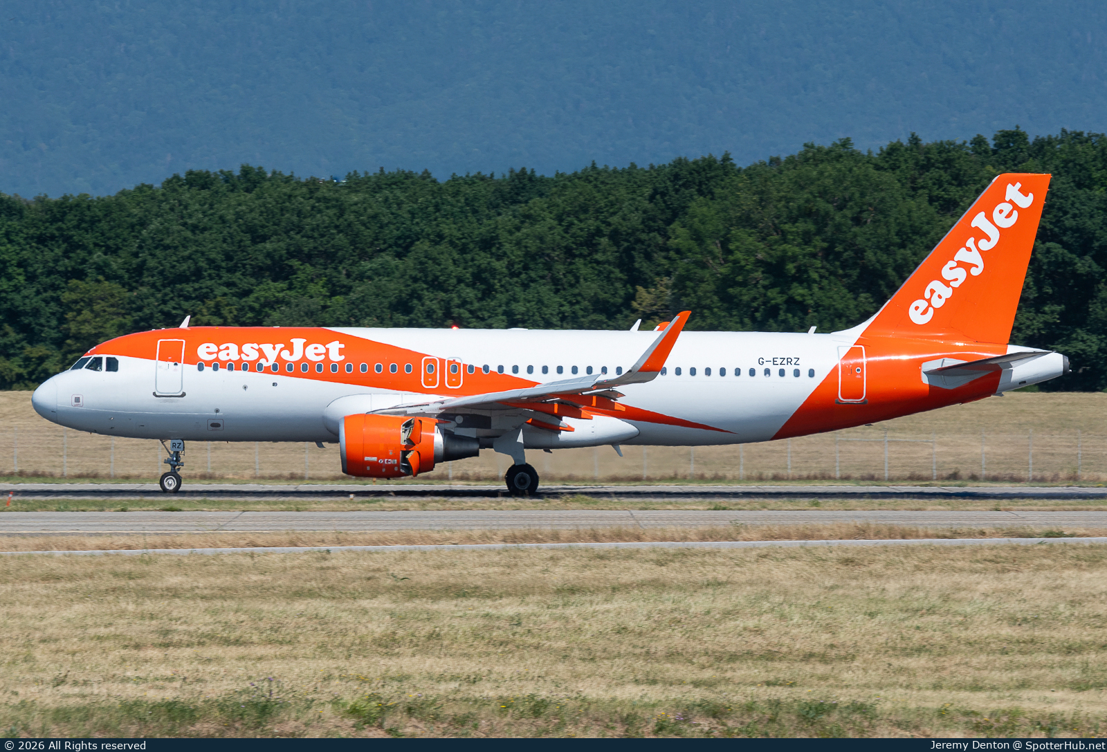 Photo of G-EZRZ - Airbus A320-214 operated by easyJet