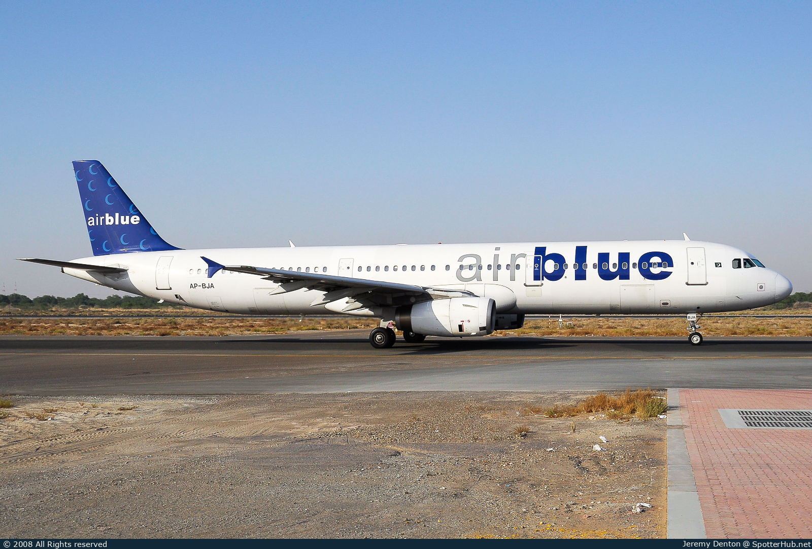 Photo of AP-BJA - Airbus A321-231 operated by Airblue