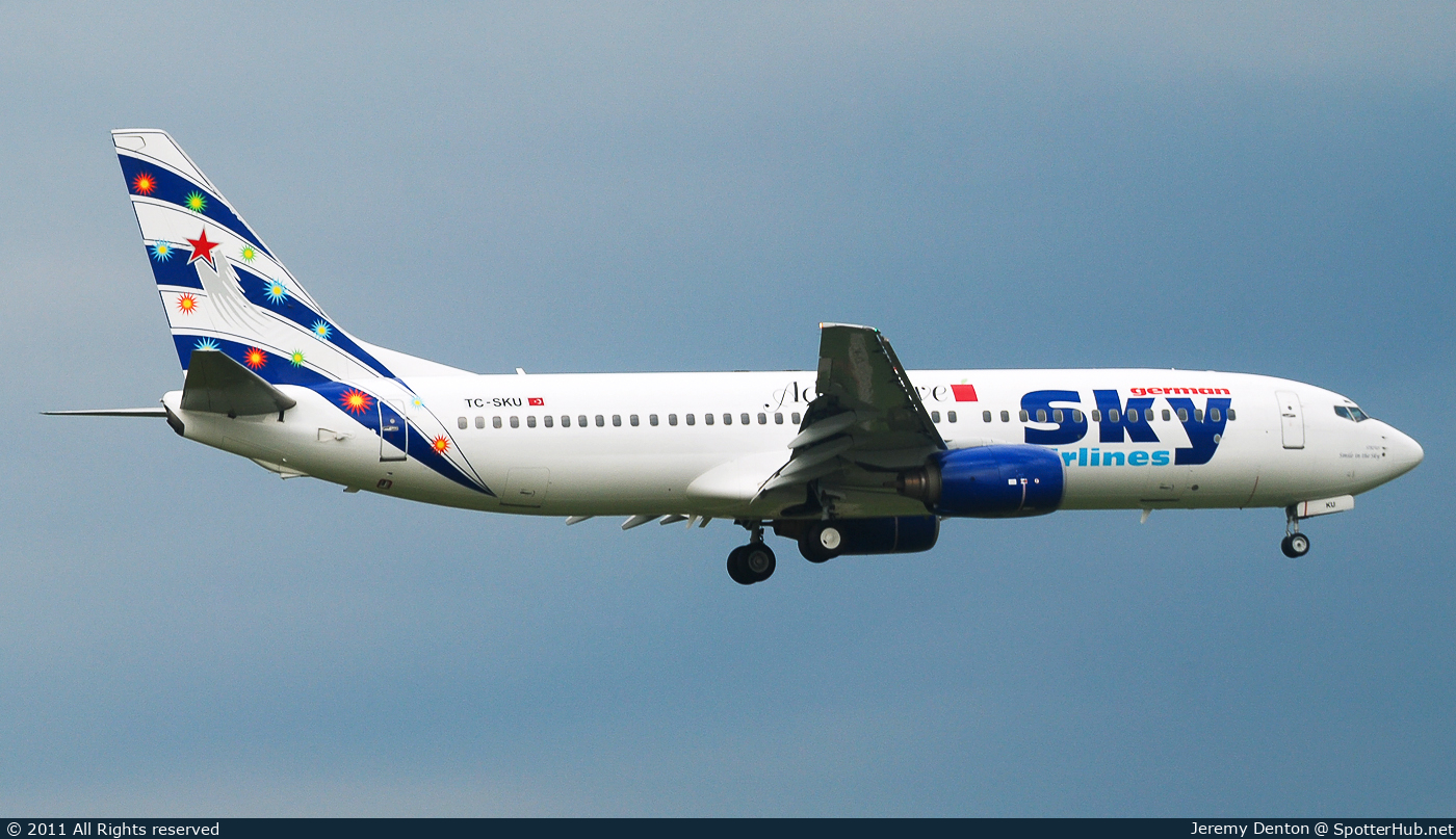 Photo of TC-SKU - Boeing 737-883 operated by Sky Airlines