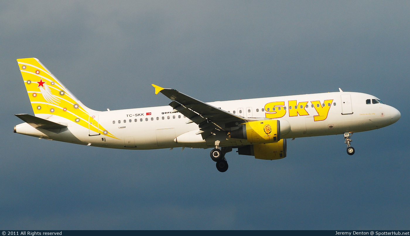 Photo of TC-SKK - Airbus A320-211 operated by Sky Airlines