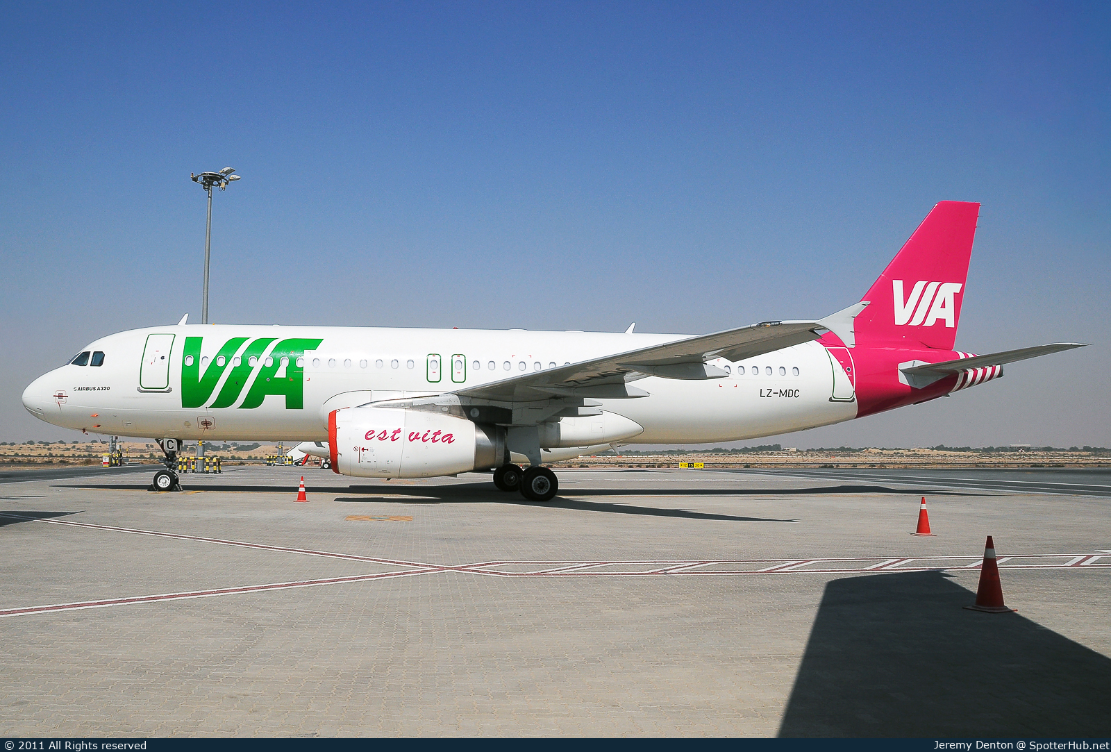 Photo of LZ-MDC - Airbus A320-232 operated by Air Via
