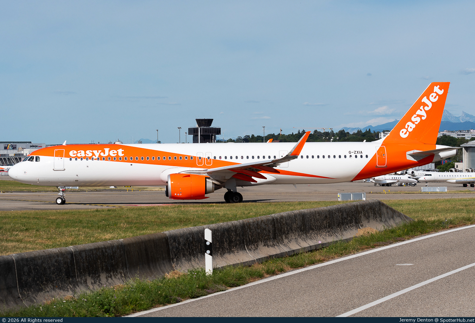 Photo of G-ZXIA - Airbus A321-251NX operated by easyJet