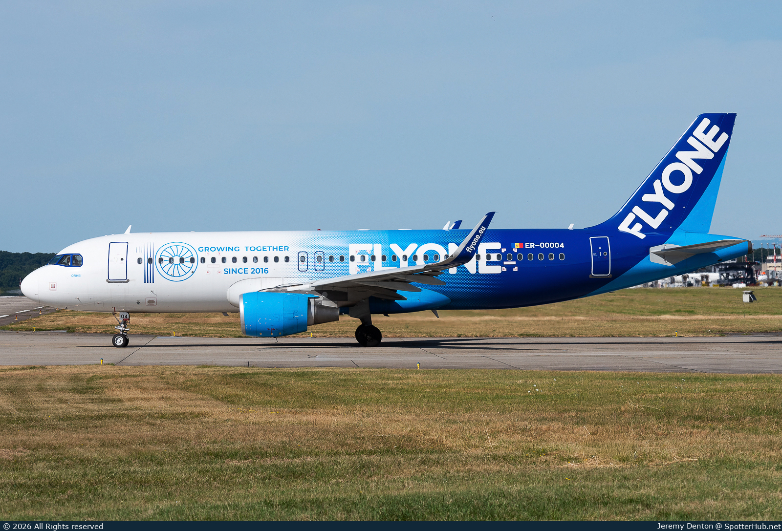 Photo of ER-00004 - Airbus A320-214 operated by FlyOne