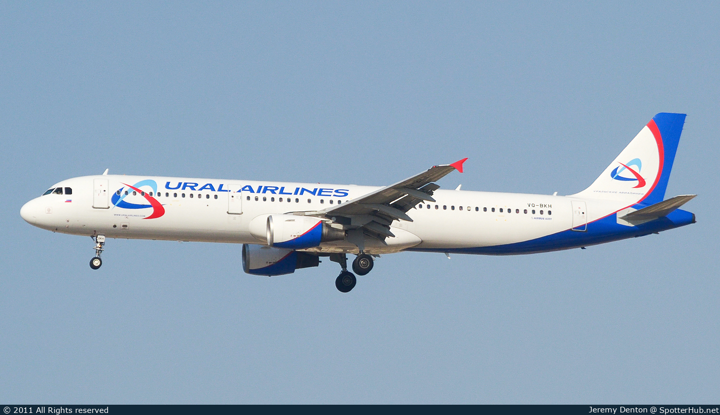 Photo of VQ-BKH - Airbus A321-211 operated by Ural Airlines