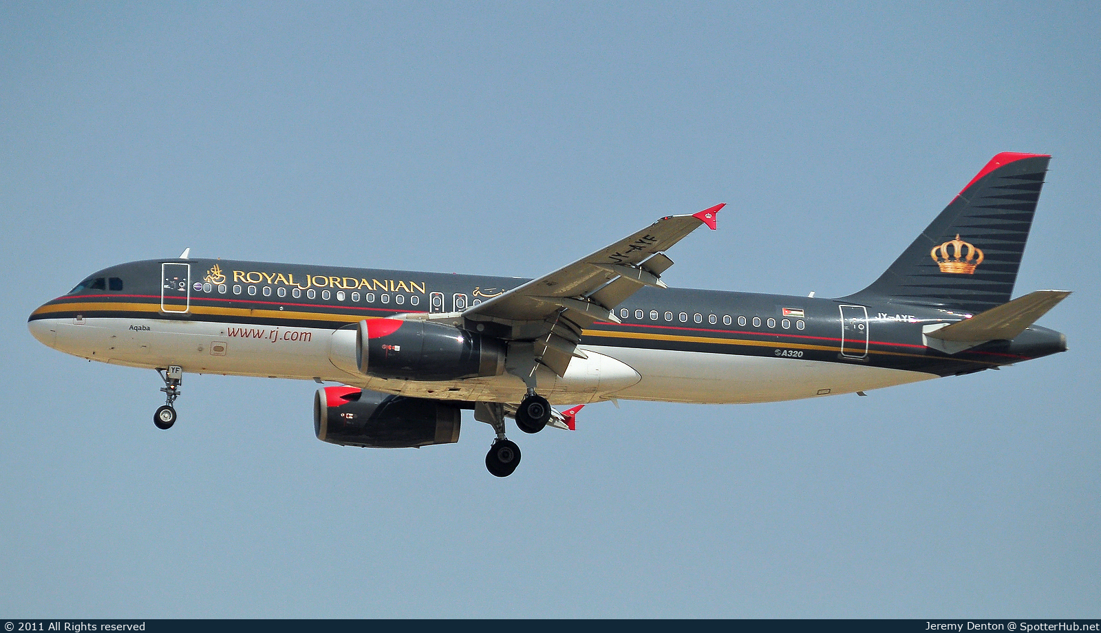 Photo of JY-AYF - Airbus A320-232 operated by Royal Jordanian Airlines
