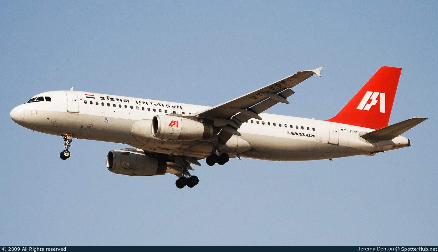 Photo of VT-EPF - Airbus A320-231 operated by Indian Airlines