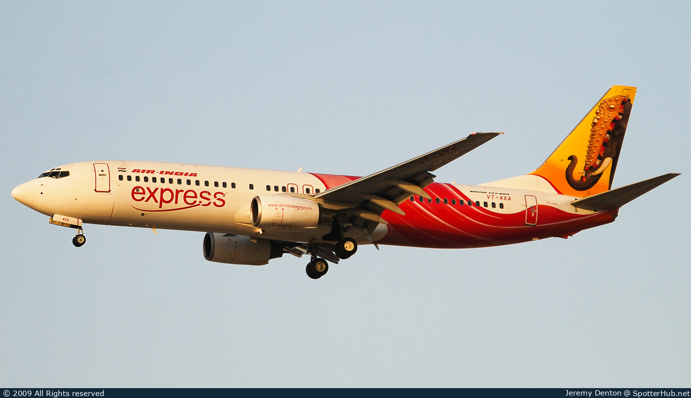 Photo of VT-AXA - Boeing 737-86Q operated by Air India Express
