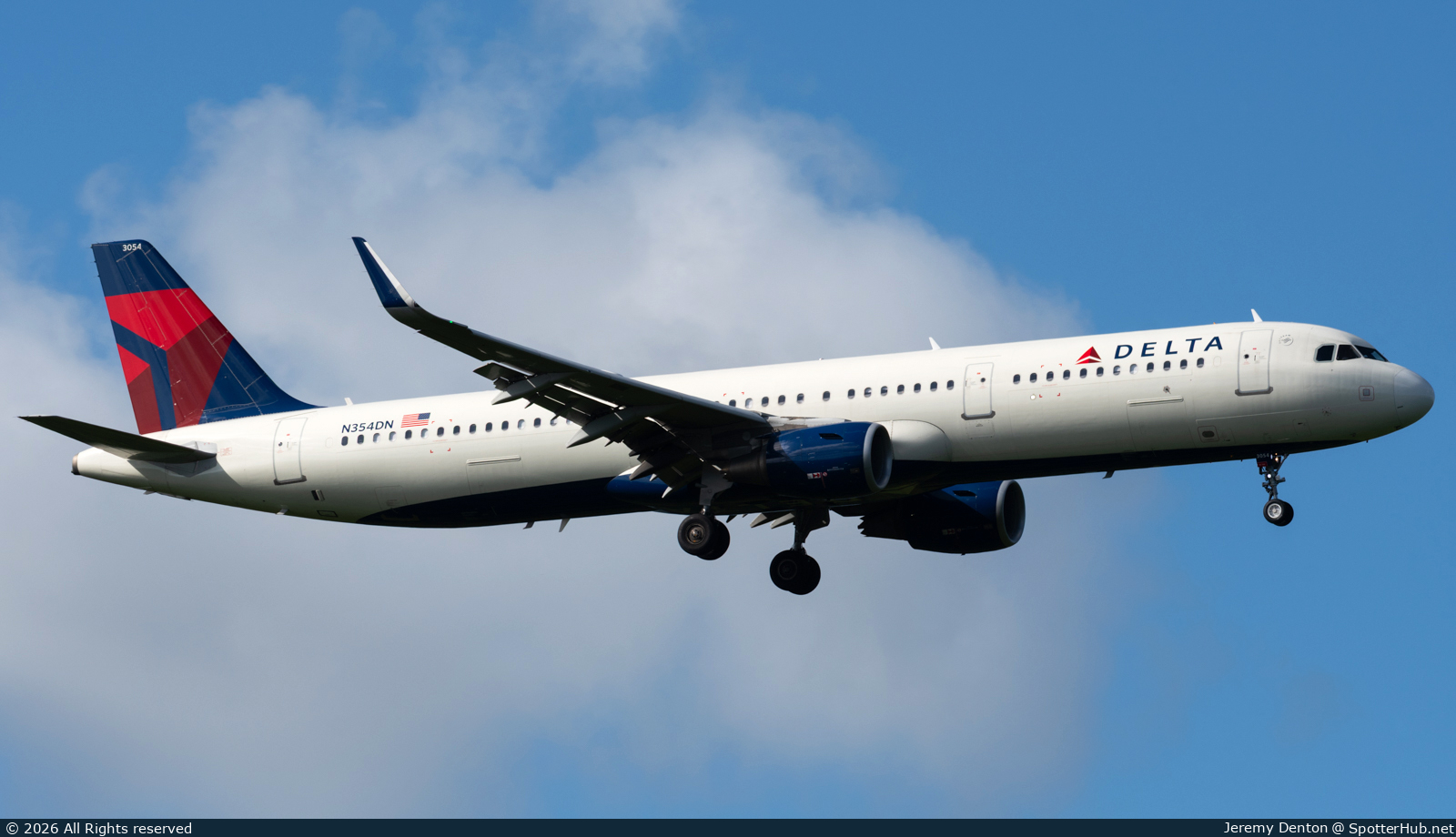 Photo of N354DN - Airbus A321-211 operated by Delta Air Lines