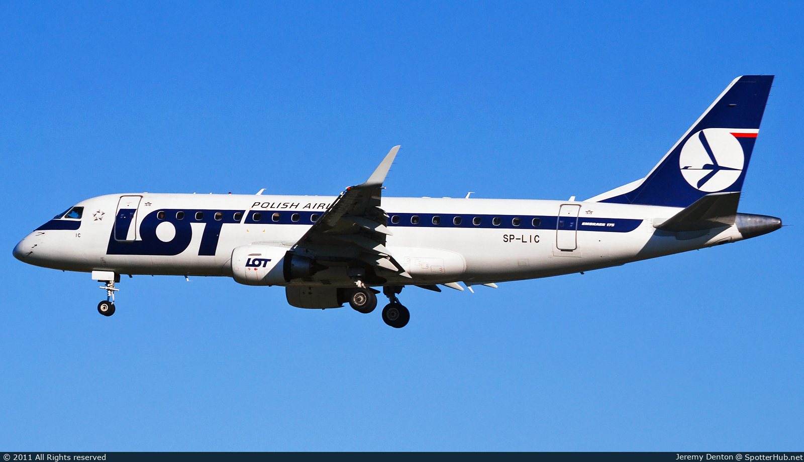 Photo of SP-LIC - Embraer ERJ-175STD operated by LOT Polish Airlines