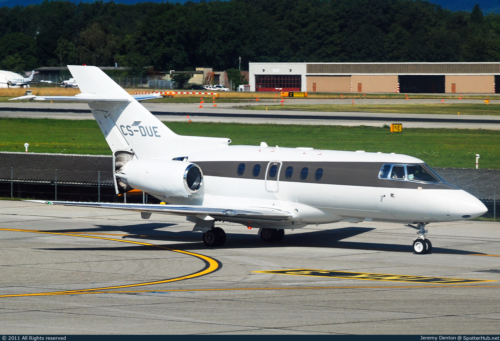Photo of CS-DUE - Hawker Beechcraft 750 operated by NetJets Europe