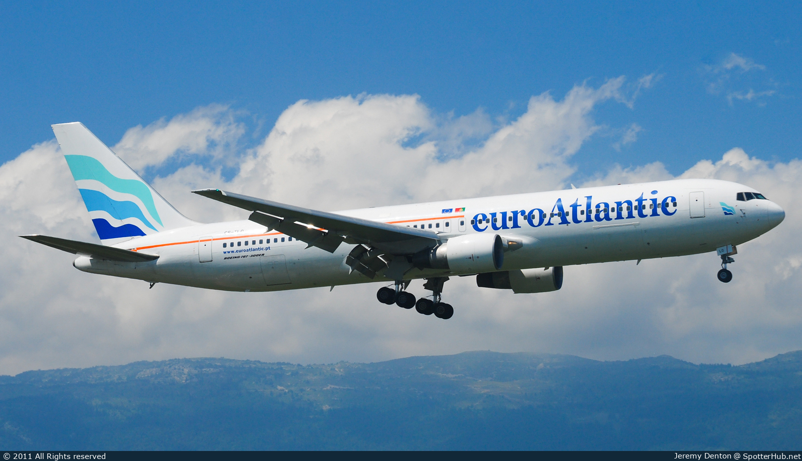 Photo of CS-TLO - Boeing 767-383(ER) operated by EuroAtlantic Airways