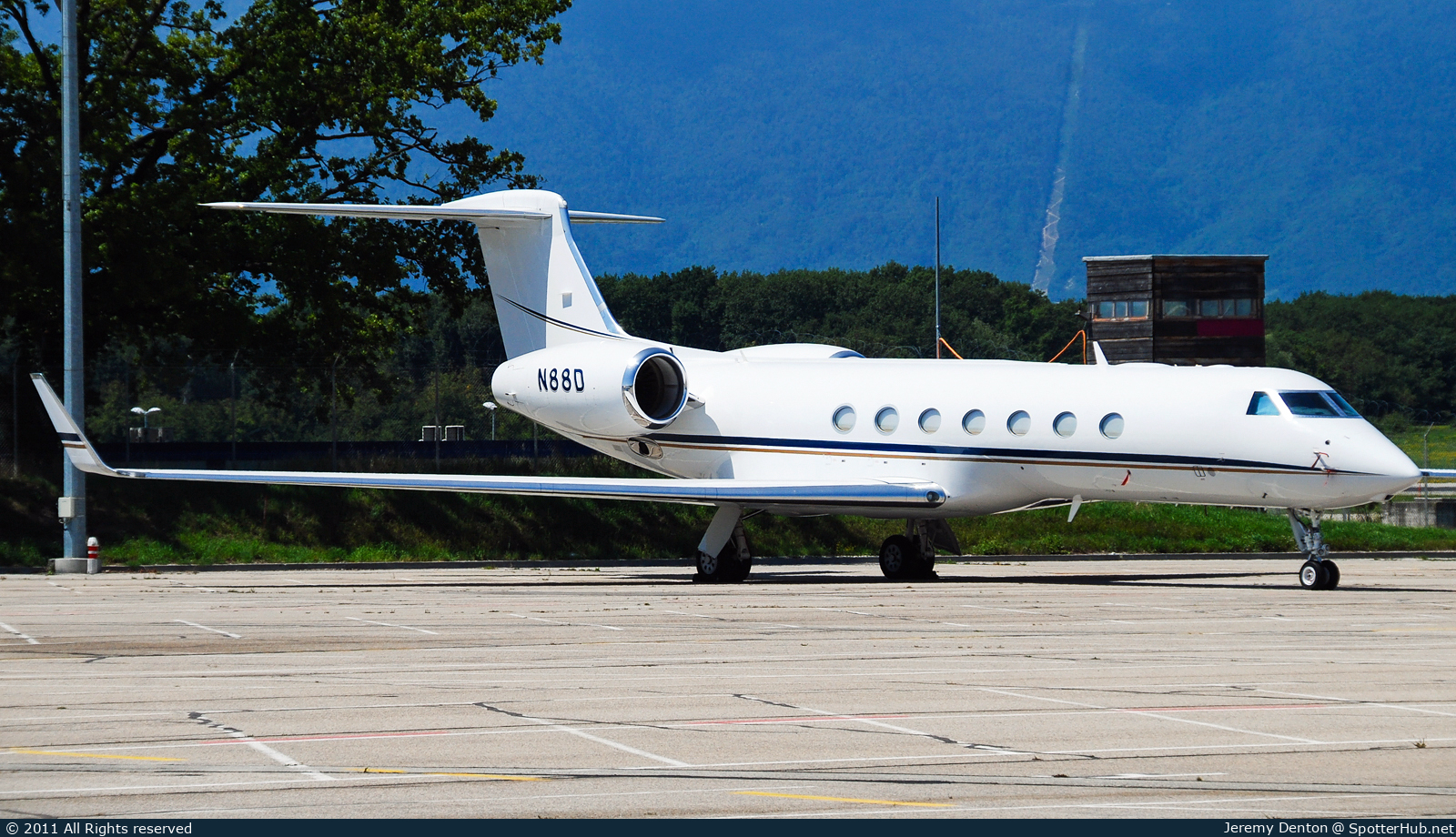 Photo of N88D - Gulfstream GV-SP (G550) operated by Avjet Corp.
