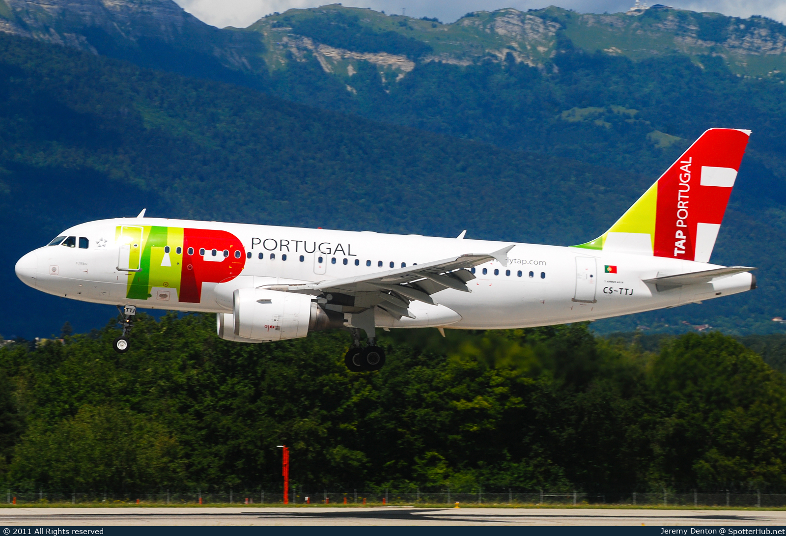Photo of CS-TTJ - Airbus A319-111 operated by TAP Air Portugal