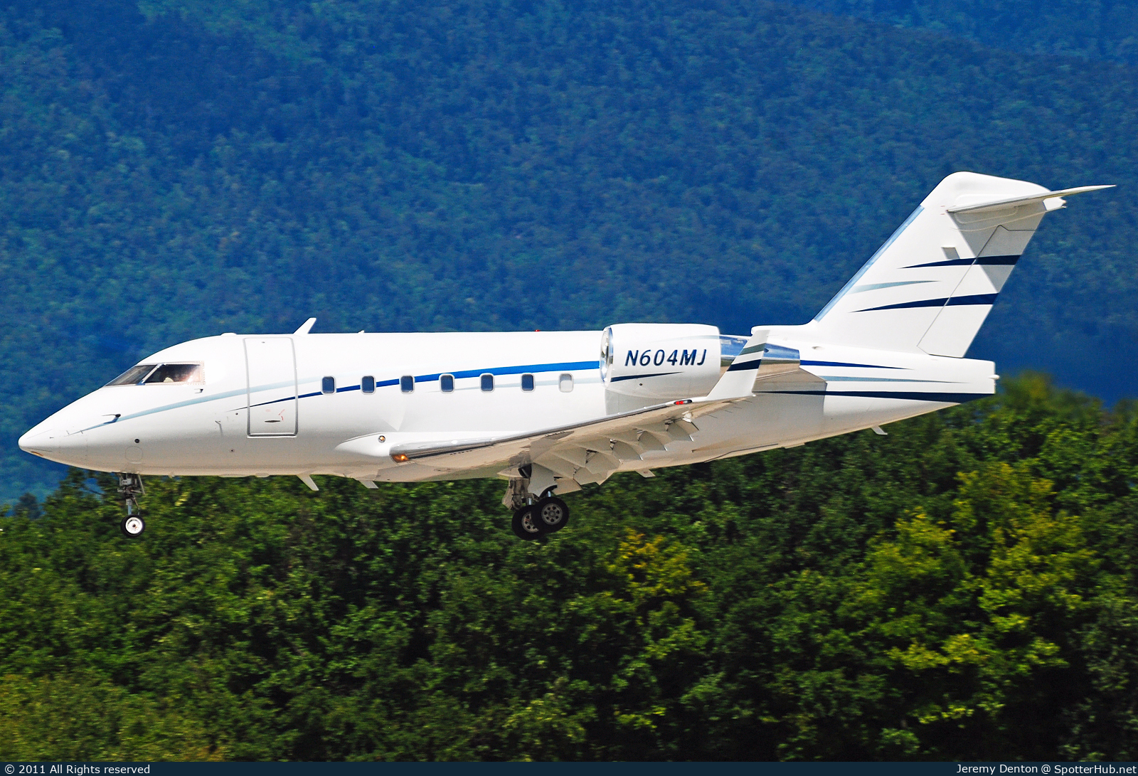 Photo of N604MJ - Bombardier Challenger 604 operated by Mid East Jet
