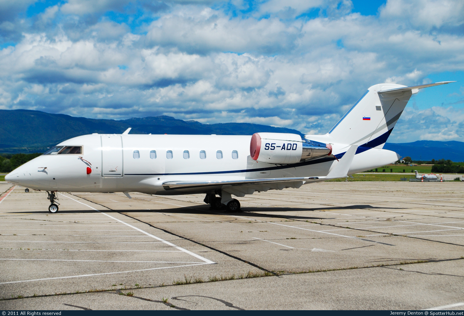 Photo of S5-ADD - Bombardier Challenger 605 operated by Elitavia
