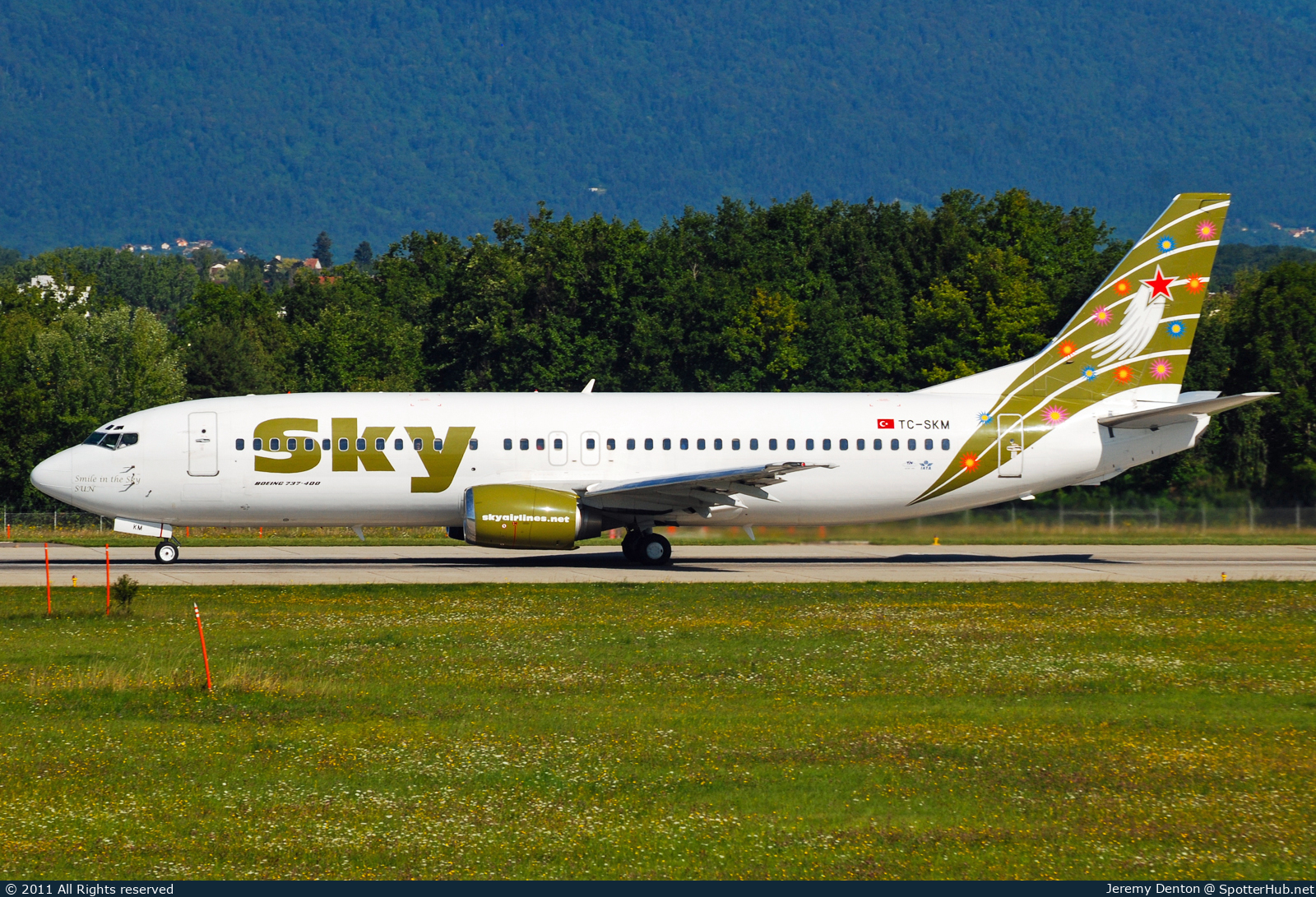 Photo of TC-SKM - Boeing 737-49R operated by Sky Airlines