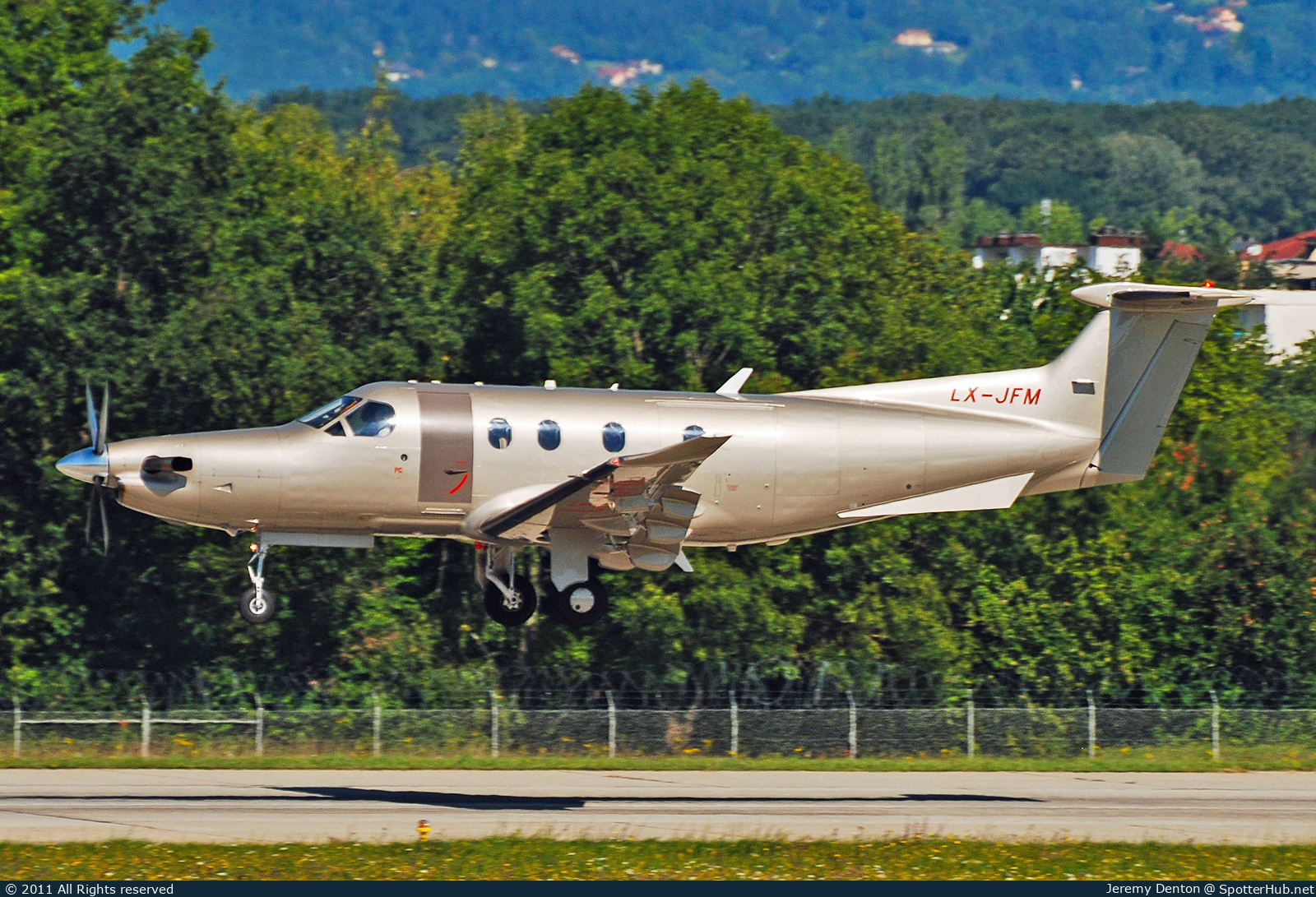 Photo of LX-JFM - Pilatus PC-12/47 operated by Jetfly Aviation