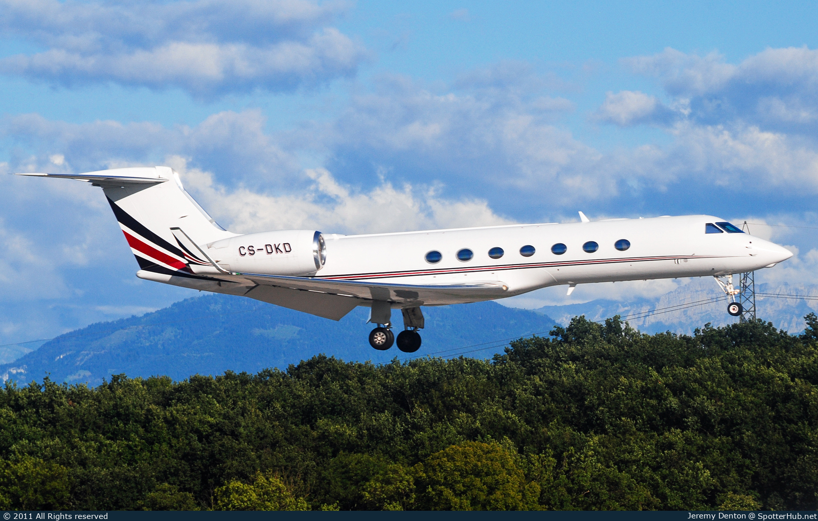 Photo of CS-DKD - Gulfstream GV-SP (G550) operated by NetJets Europe