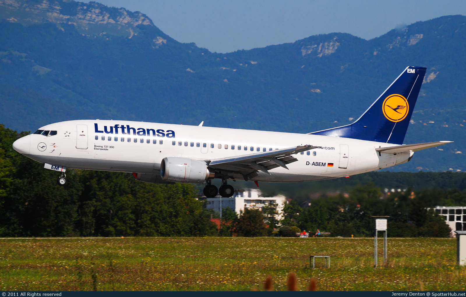 Photo of D-ABEM - Boeing 737-330 operated by Lufthansa