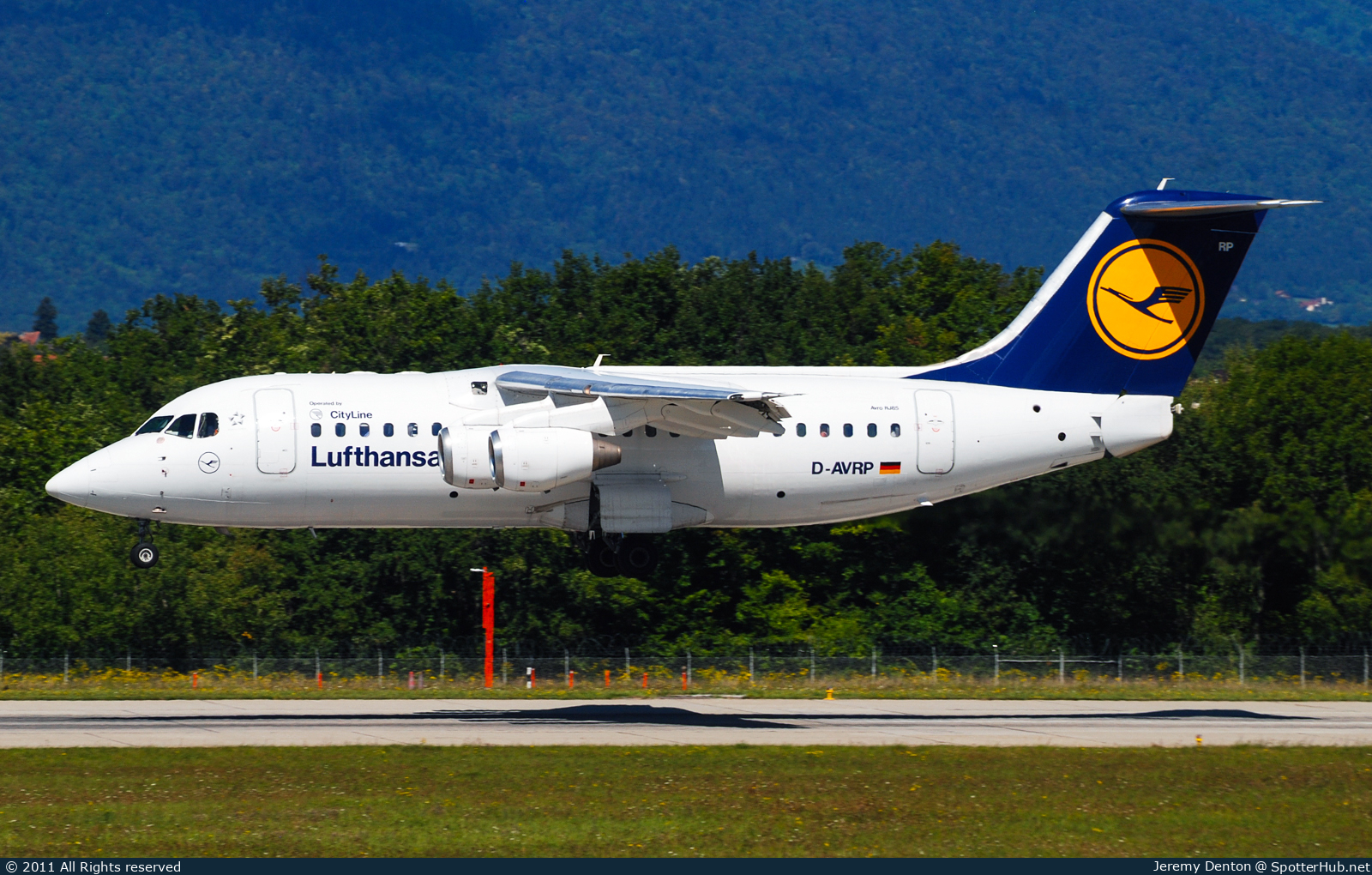 Photo of D-AVRP - British Aerospace Avro RJ85 operated by Lufthansa CityLine