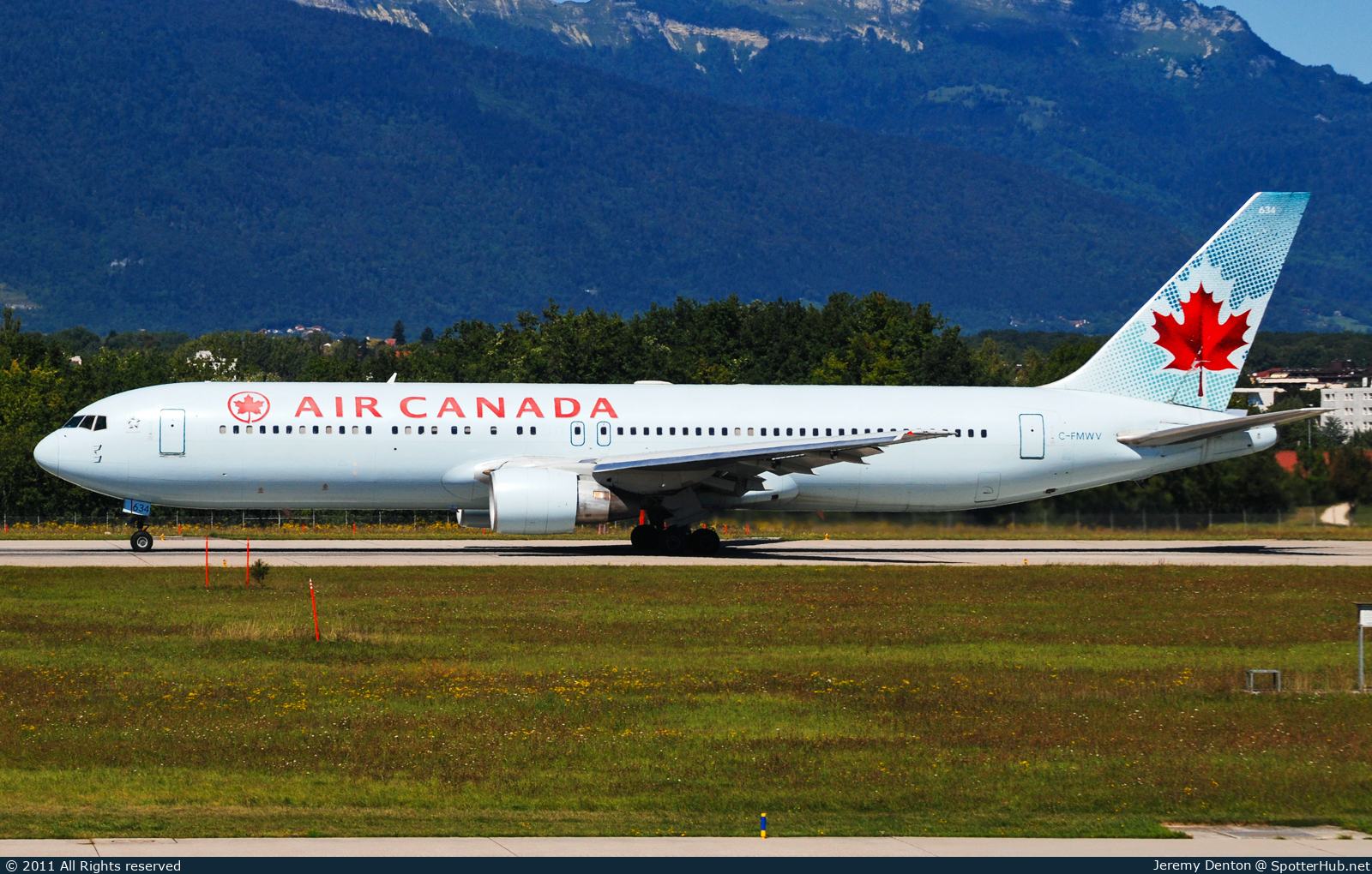 Photo of C-FMWV - Boeing 767-333(ER) operated by Air Canada
